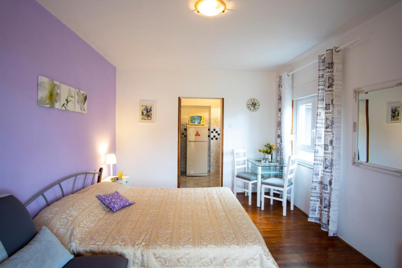 Apartman Luka Fažana Buitenkant foto