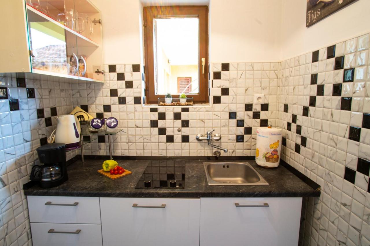 Apartman Luka Fažana Buitenkant foto