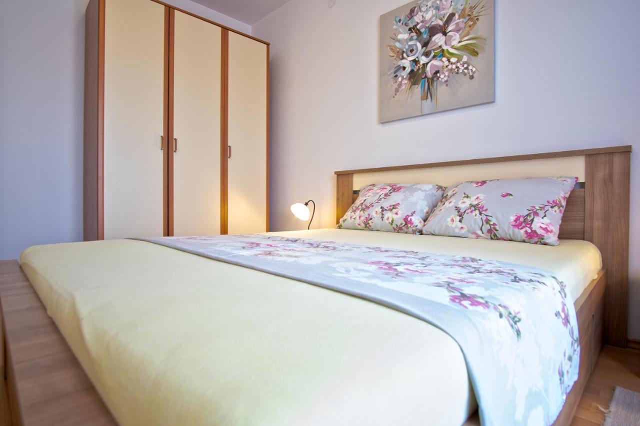 Apartman Luka Fažana Buitenkant foto