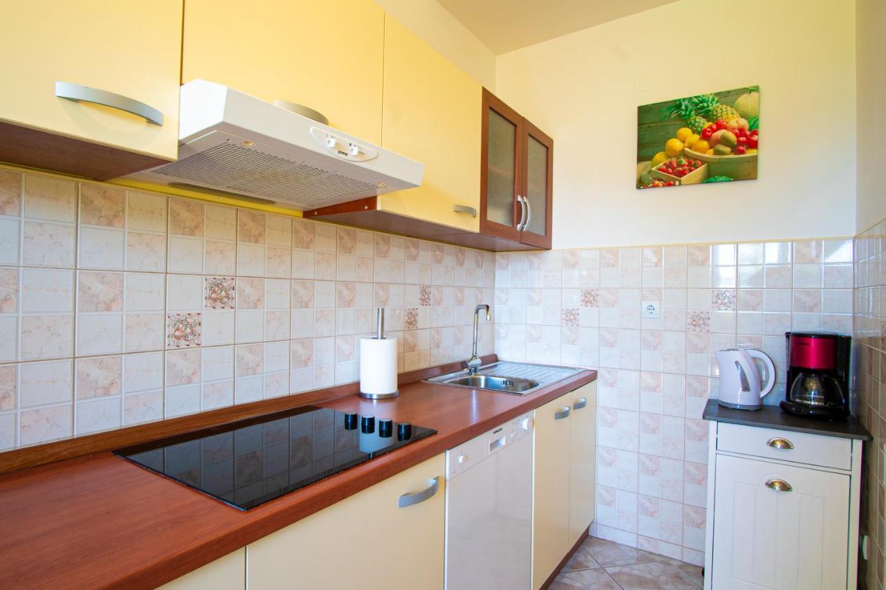 Apartman Luka Fažana Buitenkant foto