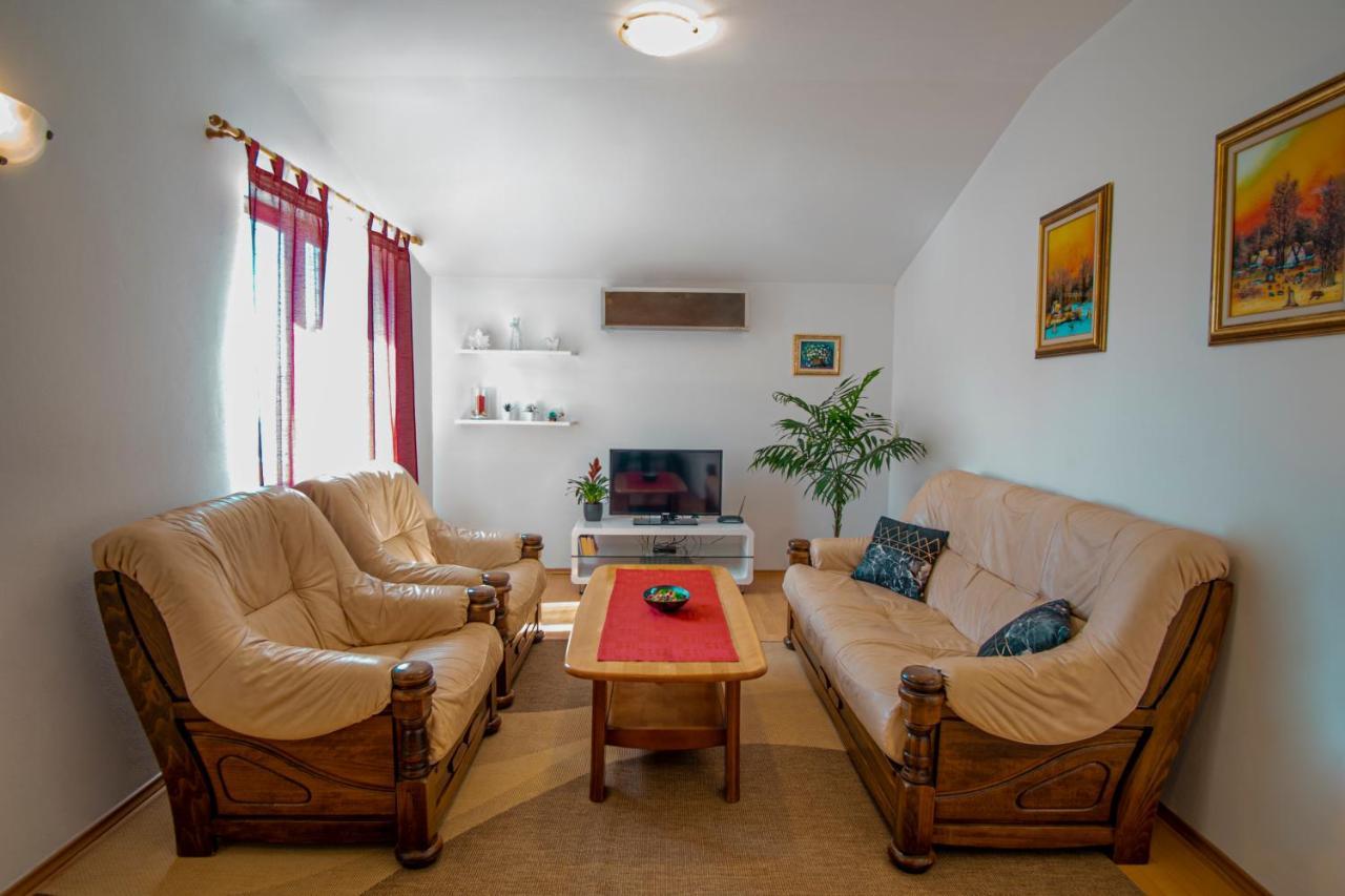Apartman Luka Fažana Buitenkant foto