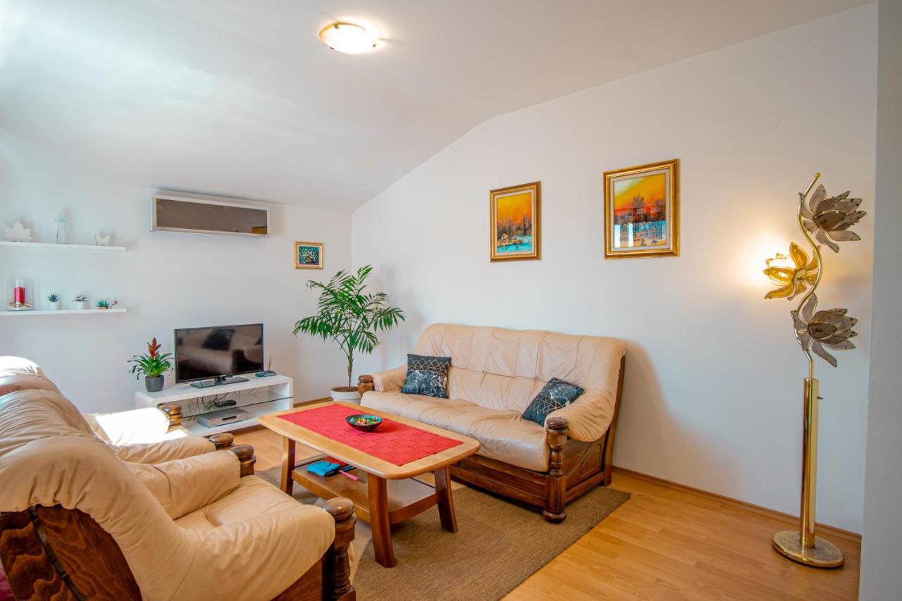 Apartman Luka Fažana Buitenkant foto