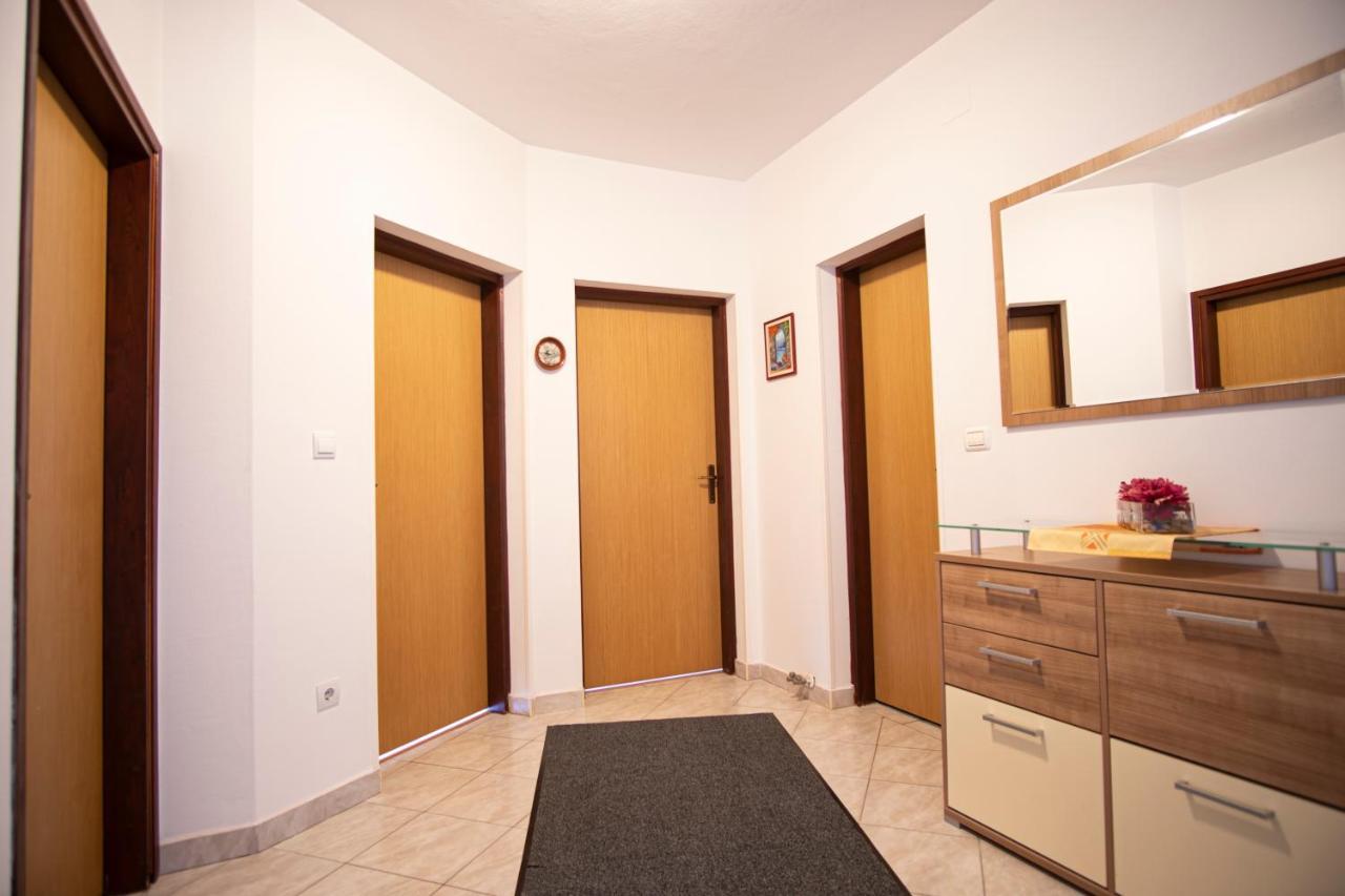 Apartman Luka Fažana Buitenkant foto